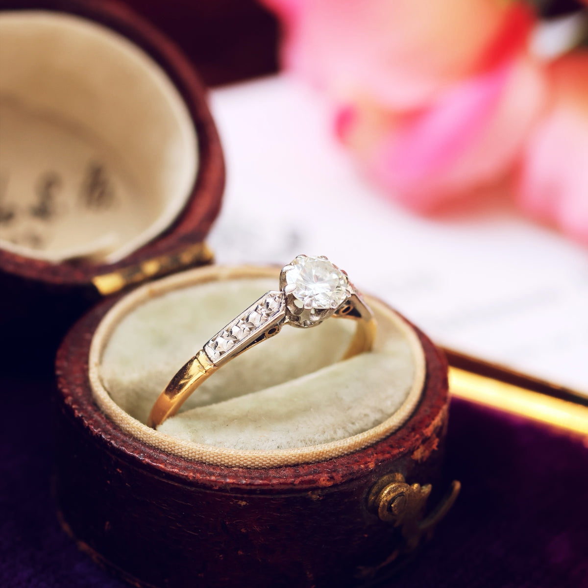 Glittery Vintage Brilliant-cut Diamond Engagement Ring