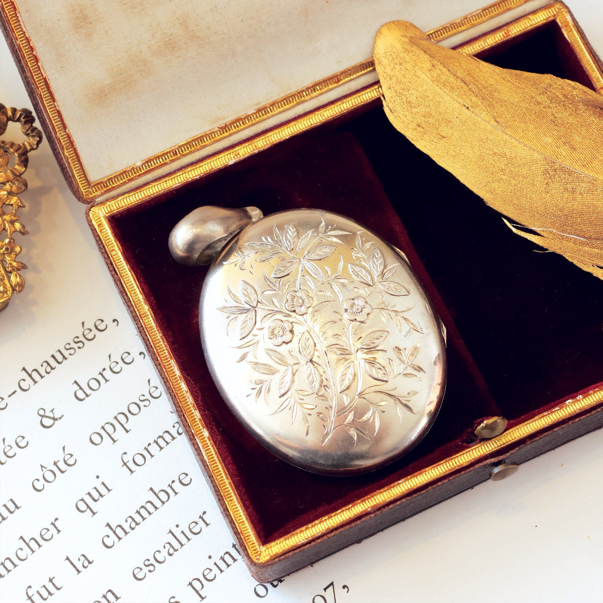 Date 1881 Victorian 'Roses for Love' Silver Locket