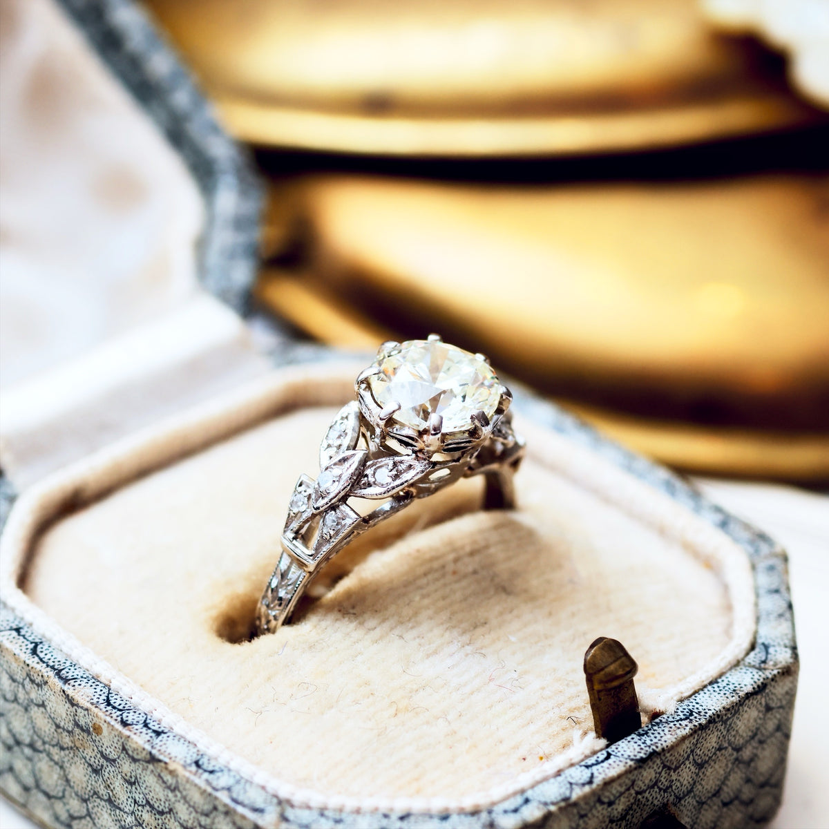 Sublime Vintage 1950's Platinum Diamond Engagement Ring