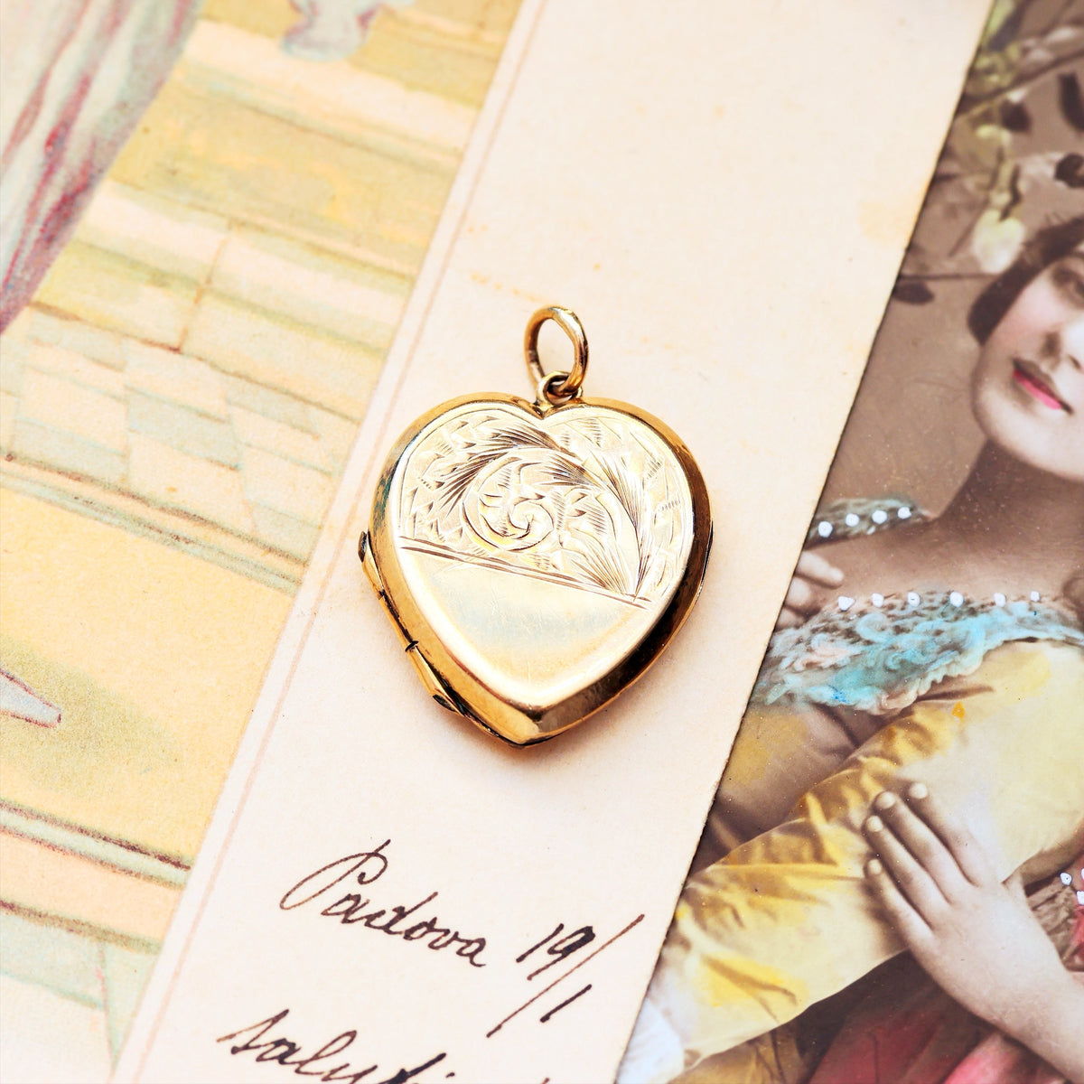 Mid Century 9ct Gold Heart Shaped Locket