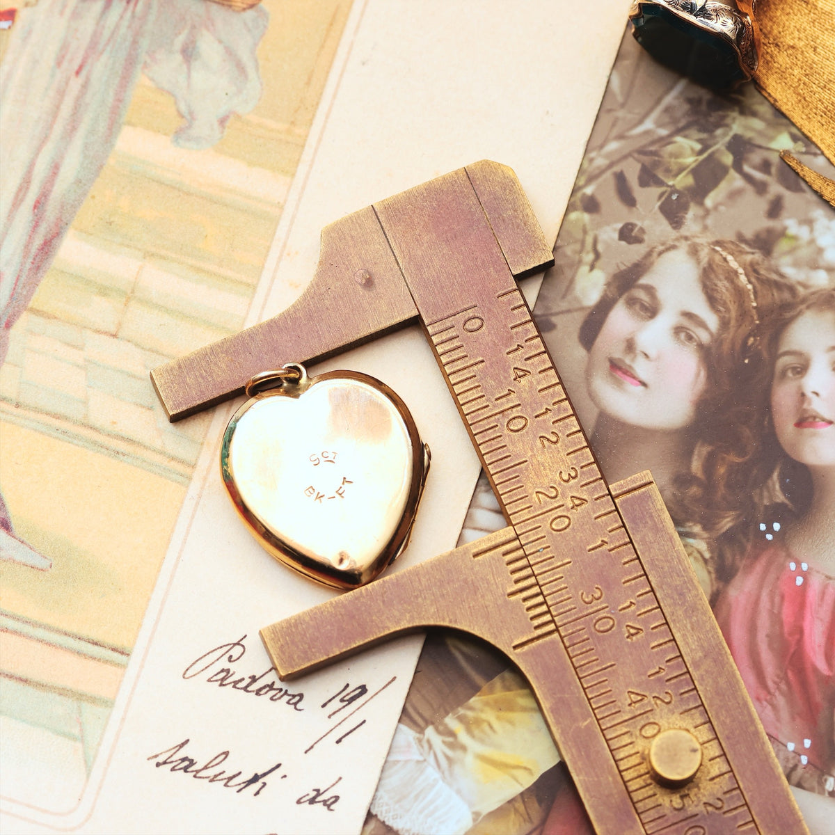 Mid Century 9ct Gold Heart Shaped Locket