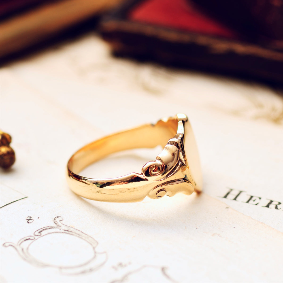 Date 1917 18ct Gold Men's Shield Signet Ring