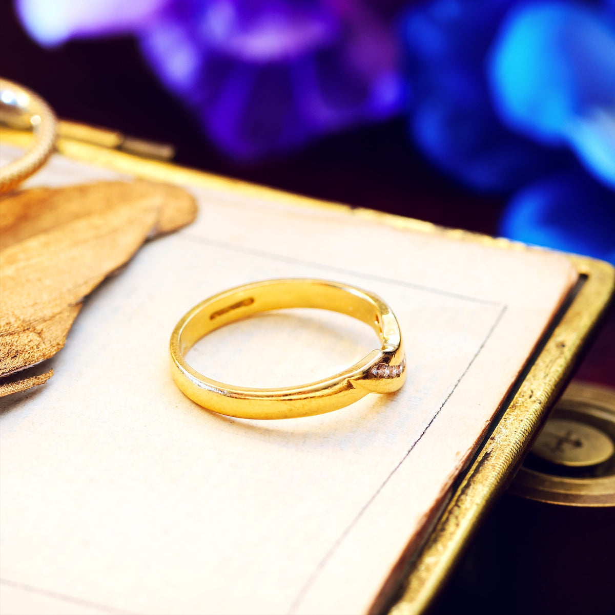 Curved 18ct Gold & Diamond Wedding Band