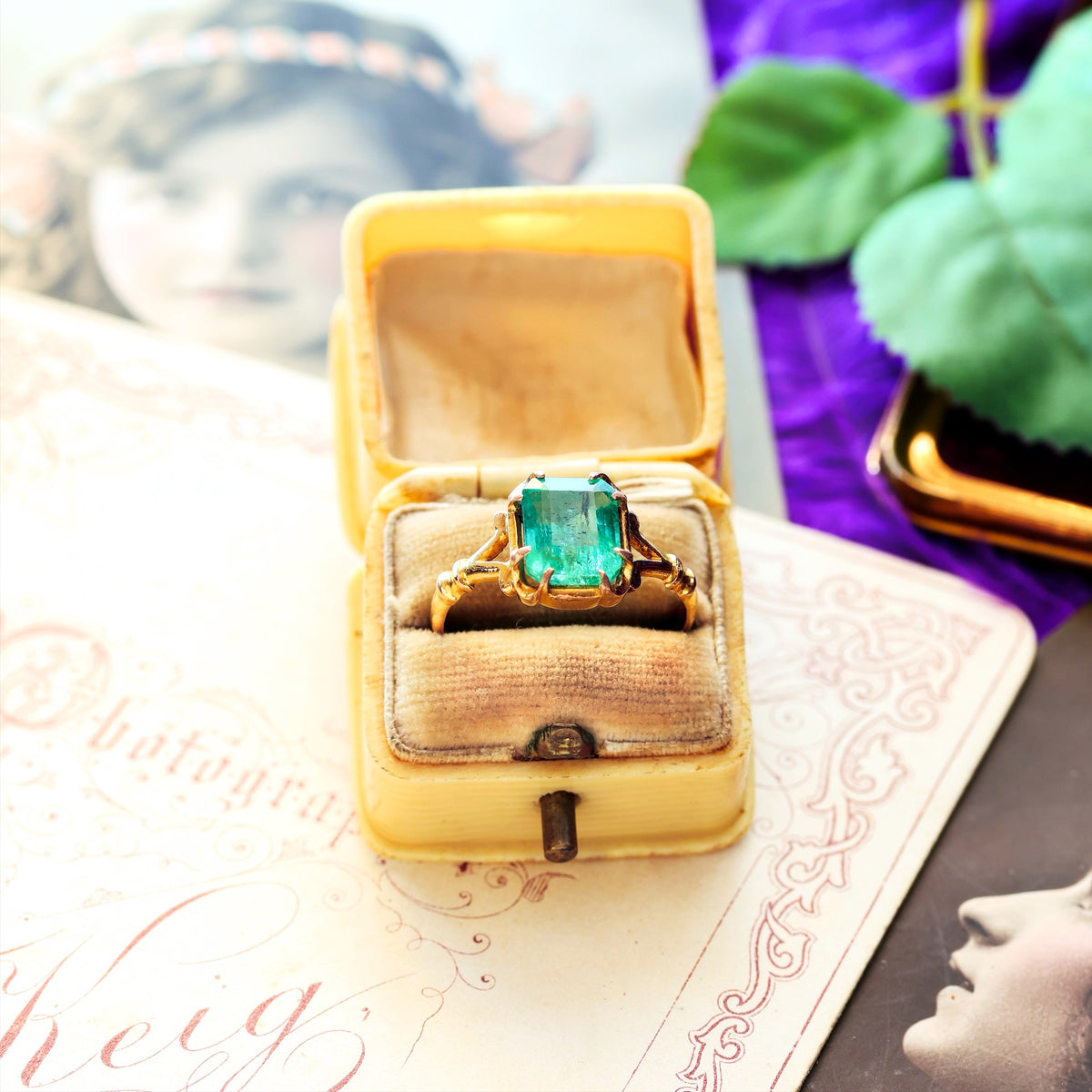 Unusual Vintage Hand Forged 18ct Gold Emerald Ring