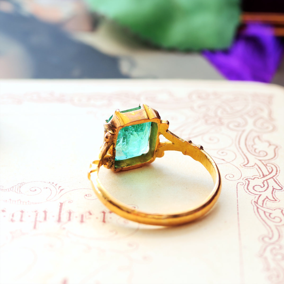 Unusual Vintage Hand Forged 18ct Gold Emerald Ring