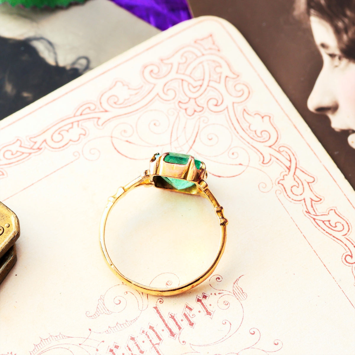 Unusual Vintage Hand Forged 18ct Gold Emerald Ring