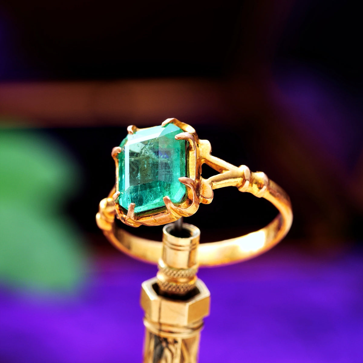 Unusual Vintage Hand Forged 18ct Gold Emerald Ring