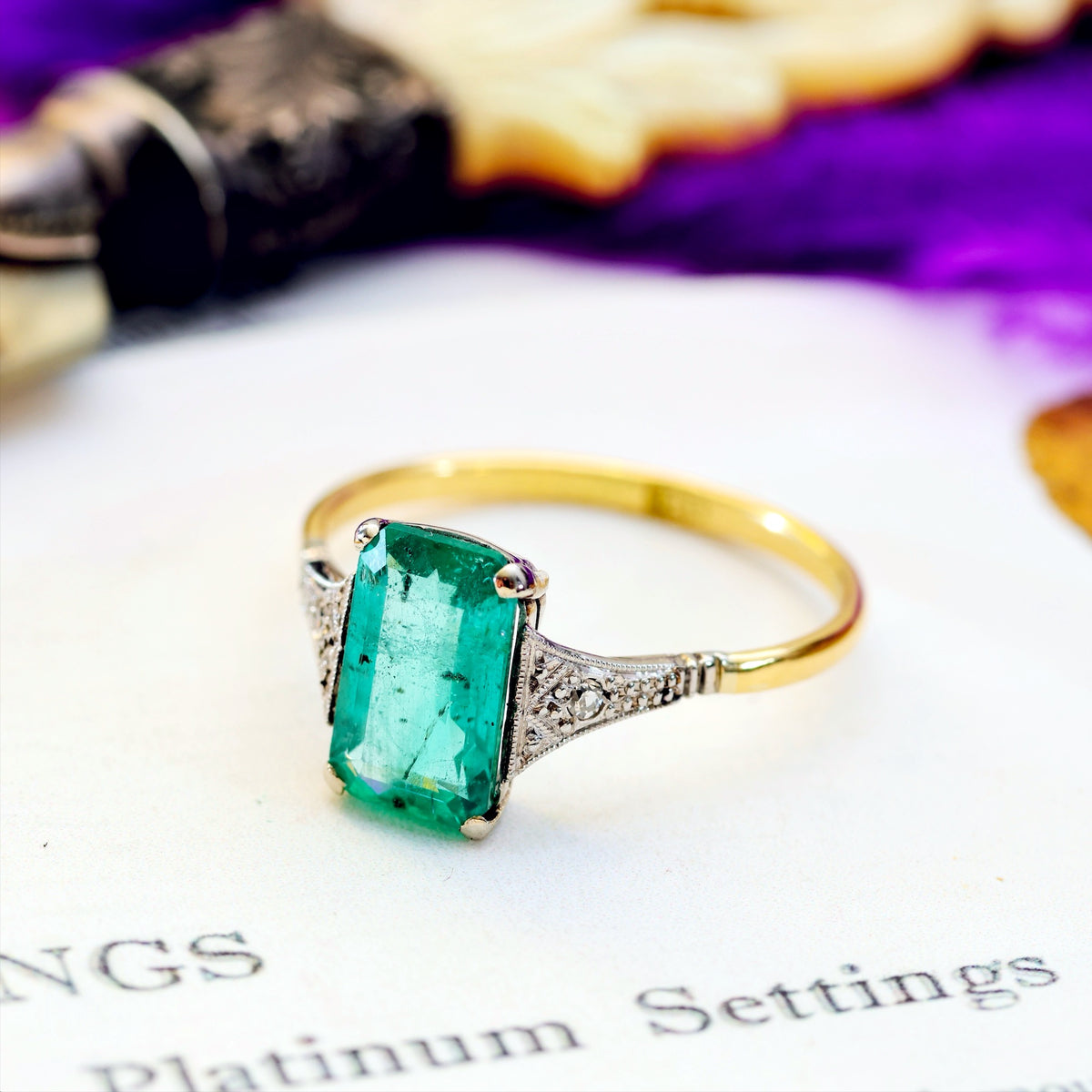 Fine Vintage Art Deco Emerald & Diamond Ring