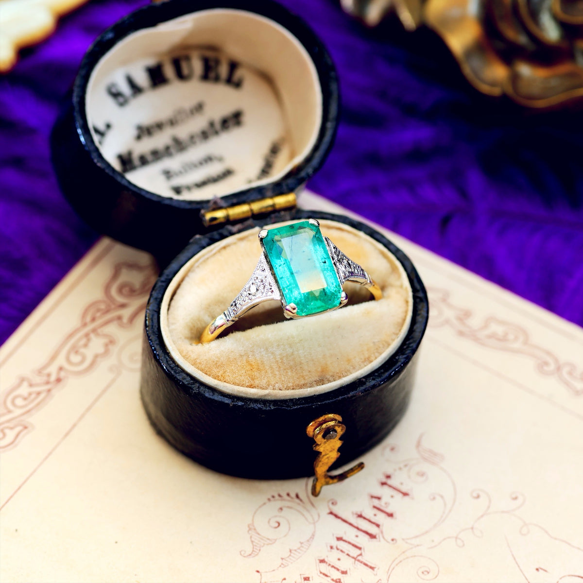 Fine Vintage Art Deco Emerald & Diamond Ring