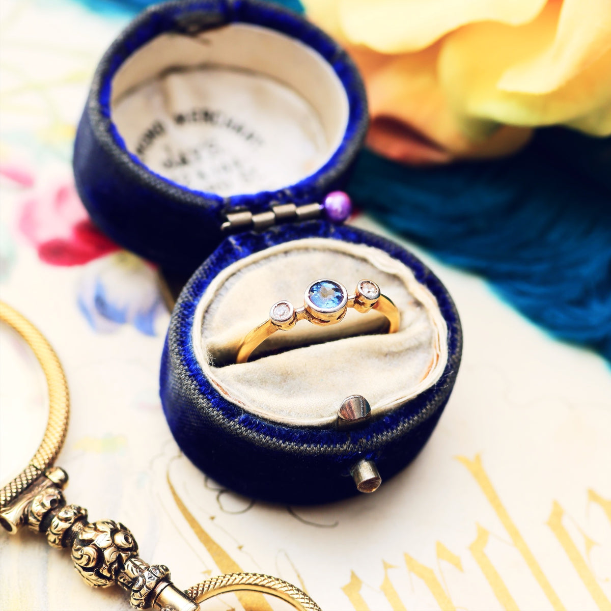 CUTE! Vintage Lilac Sapphire & Diamond Ring