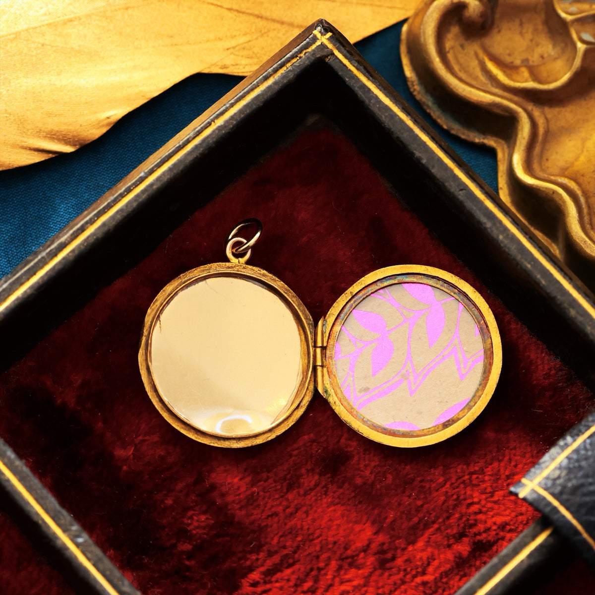 Antique Hand Engraved 9ct Gold Locket