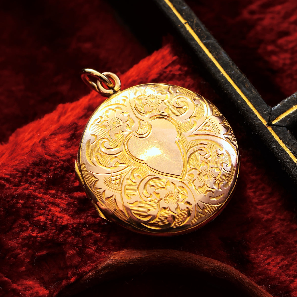 Antique Hand Engraved 9ct Gold Locket
