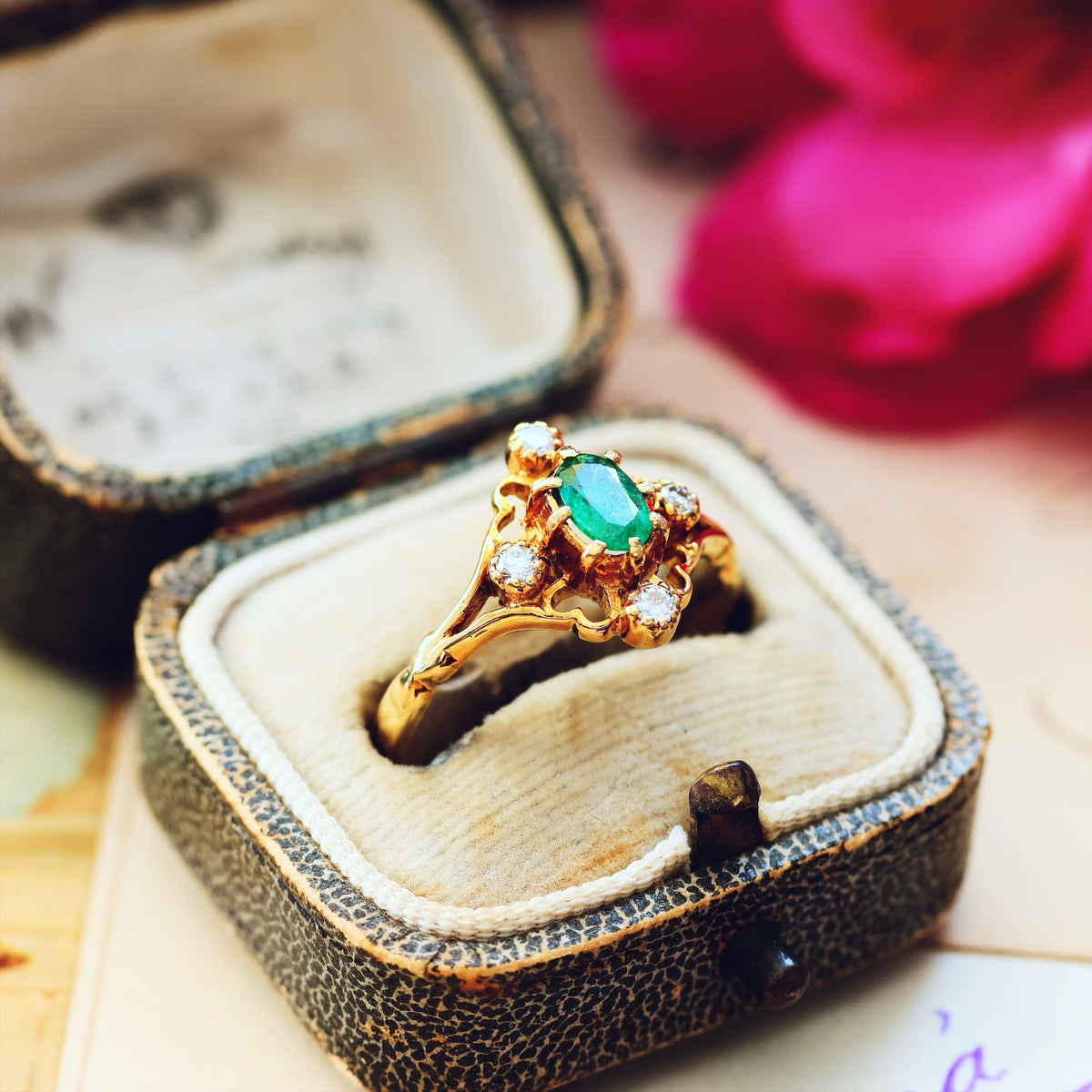 Exquisite Vintage Date 1985 Emerald & Diamond Ring