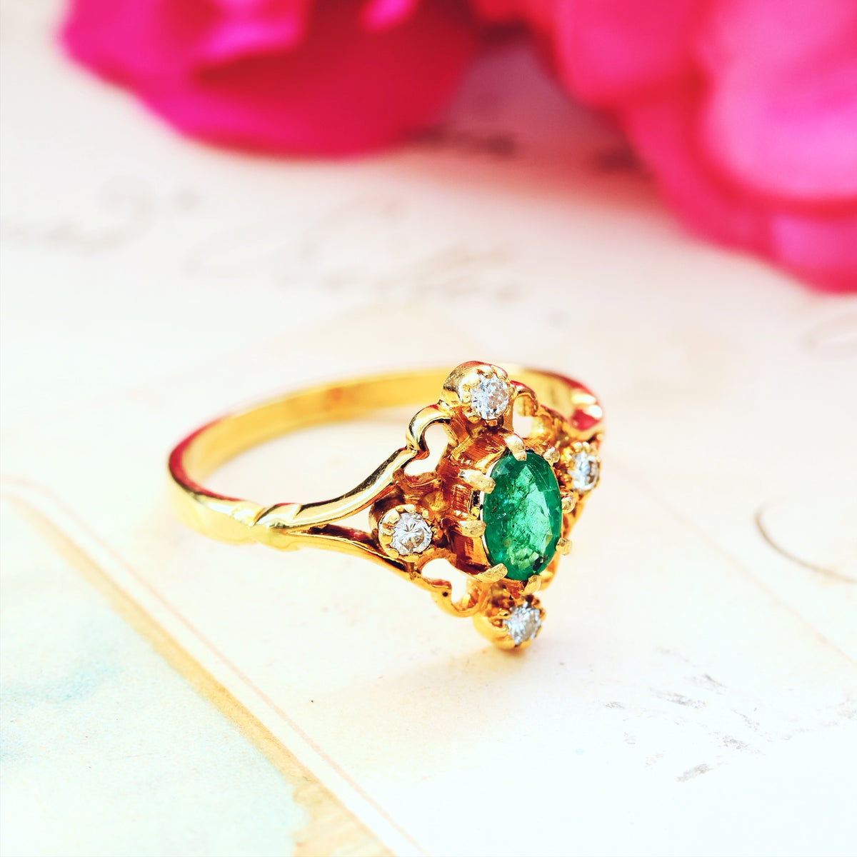 Exquisite Vintage Date 1985 Emerald & Diamond Ring
