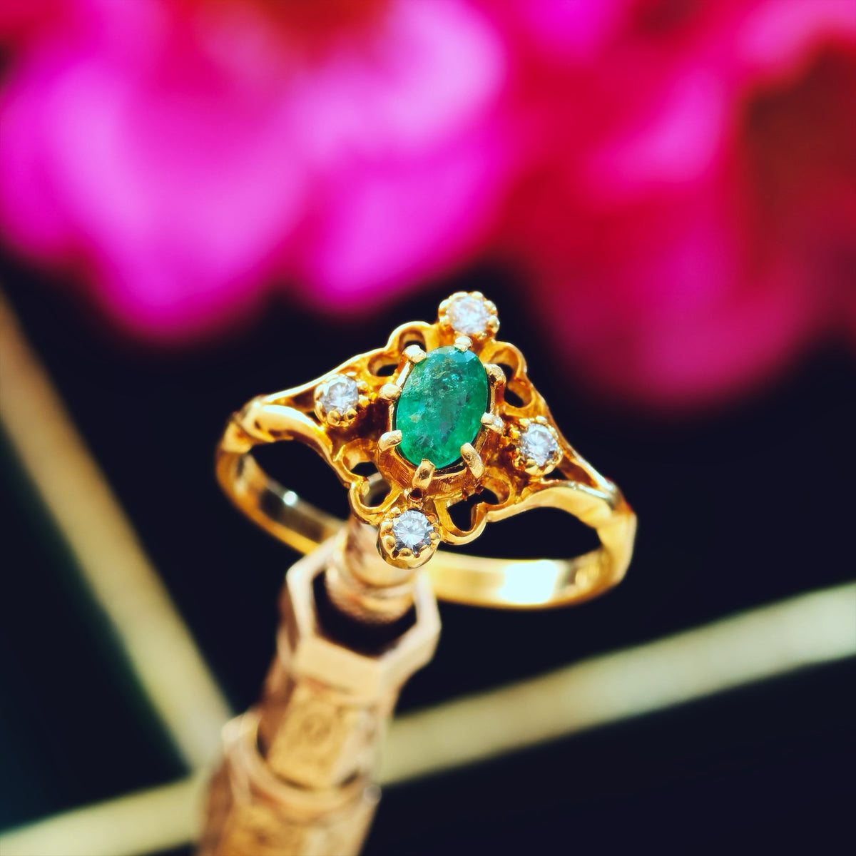 Exquisite Vintage Date 1985 Emerald & Diamond Ring