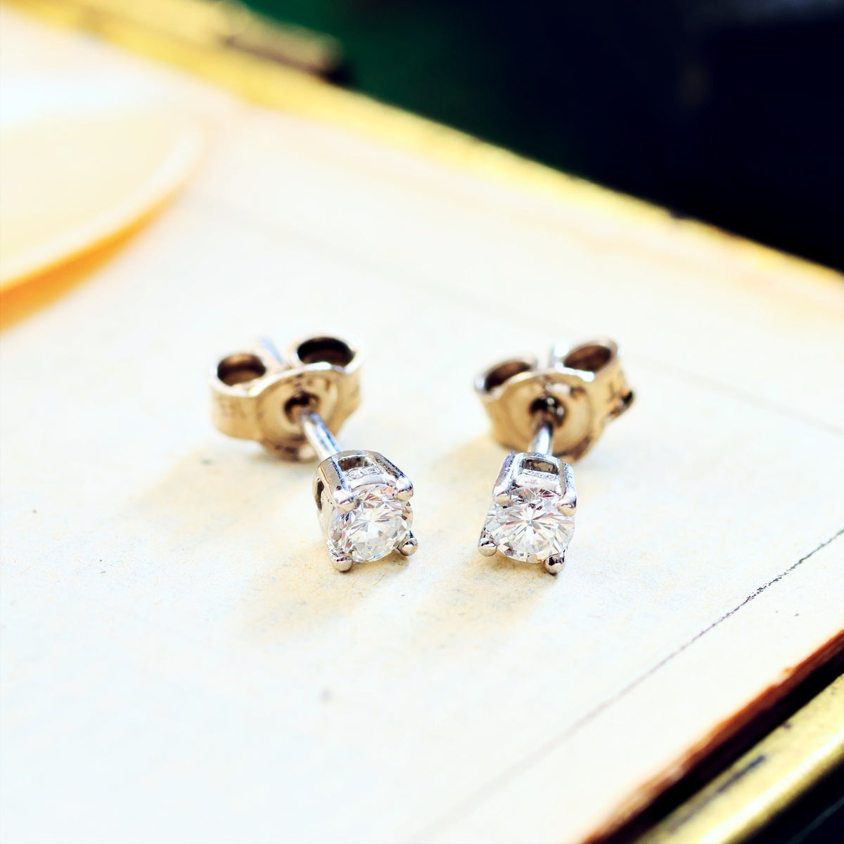 Lovely Quality Brilliant-cut Diamond Earring Studs