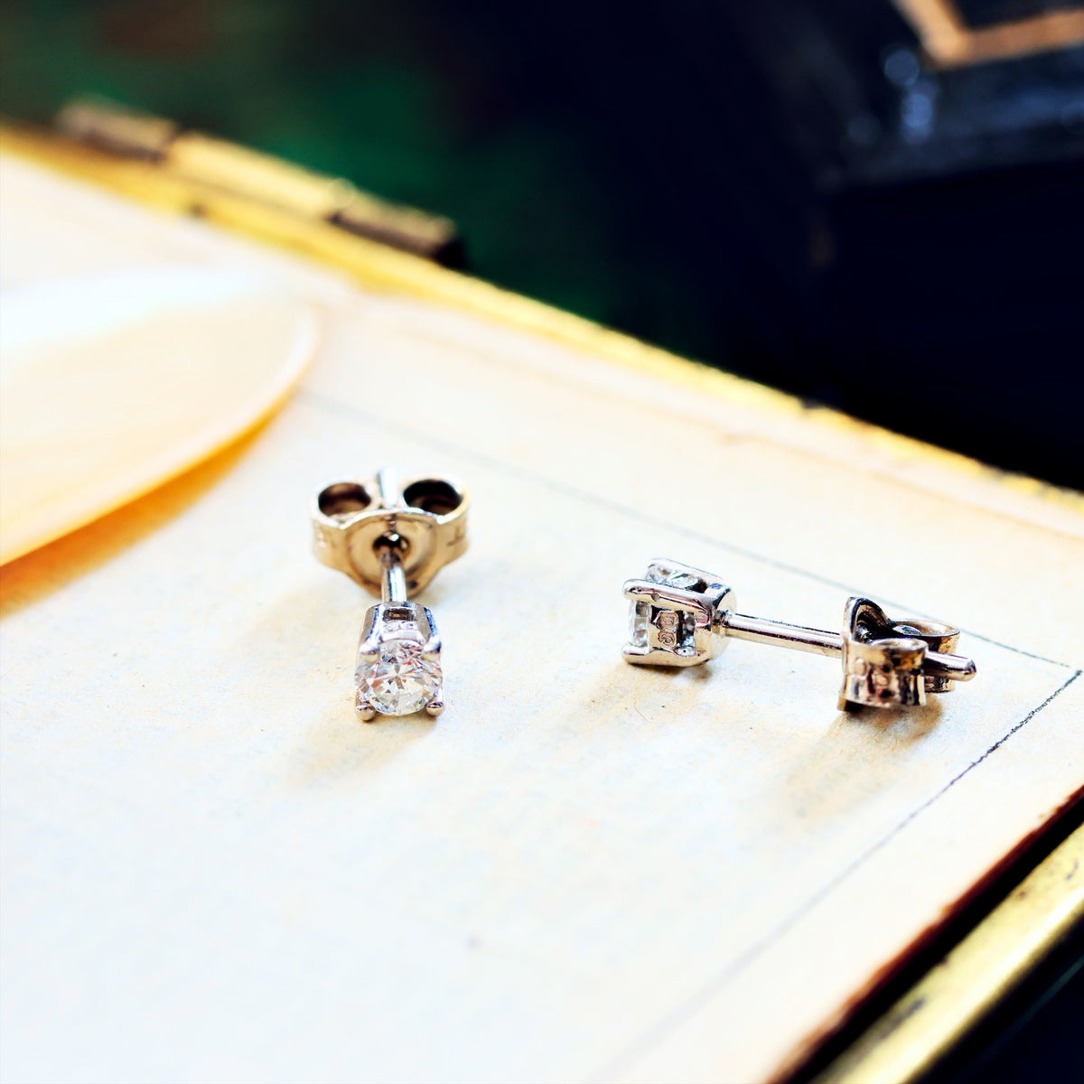 Lovely Quality Brilliant-cut Diamond Earring Studs