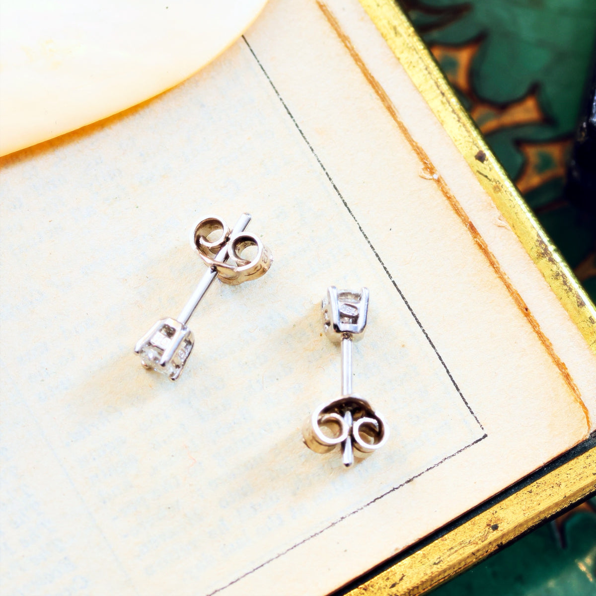 Lovely Quality Brilliant-cut Diamond Earring Studs