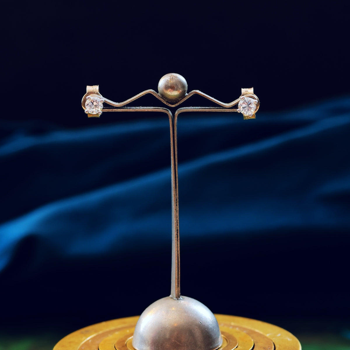 Lovely Quality Brilliant-cut Diamond Earring Studs