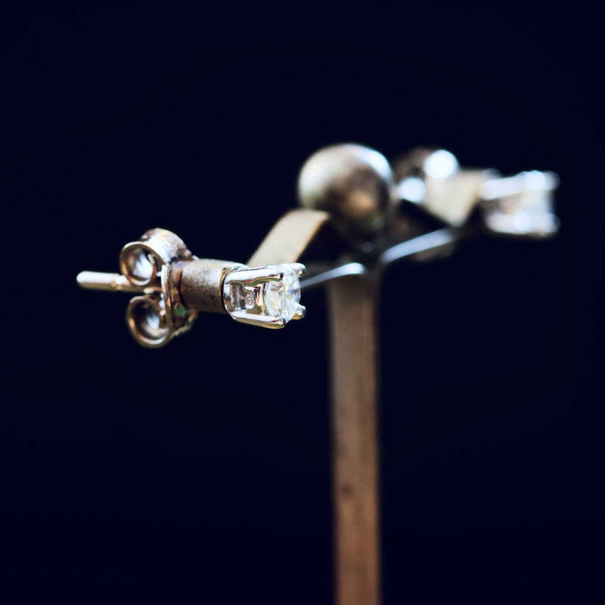 Lovely Quality Brilliant-cut Diamond Earring Studs