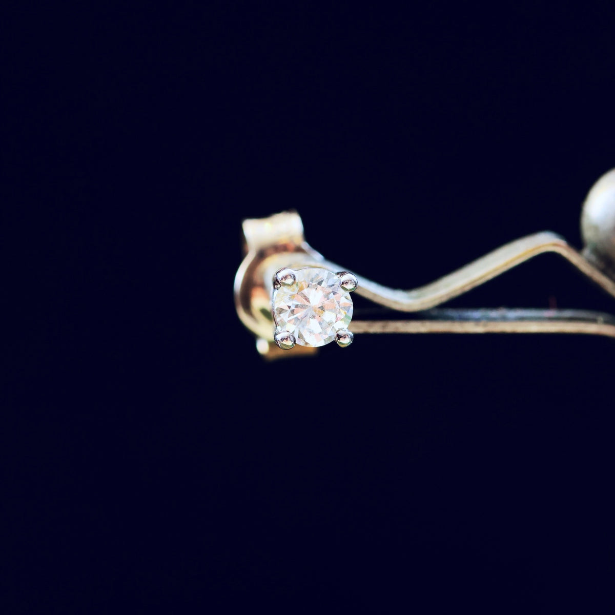 Lovely Quality Brilliant-cut Diamond Earring Studs