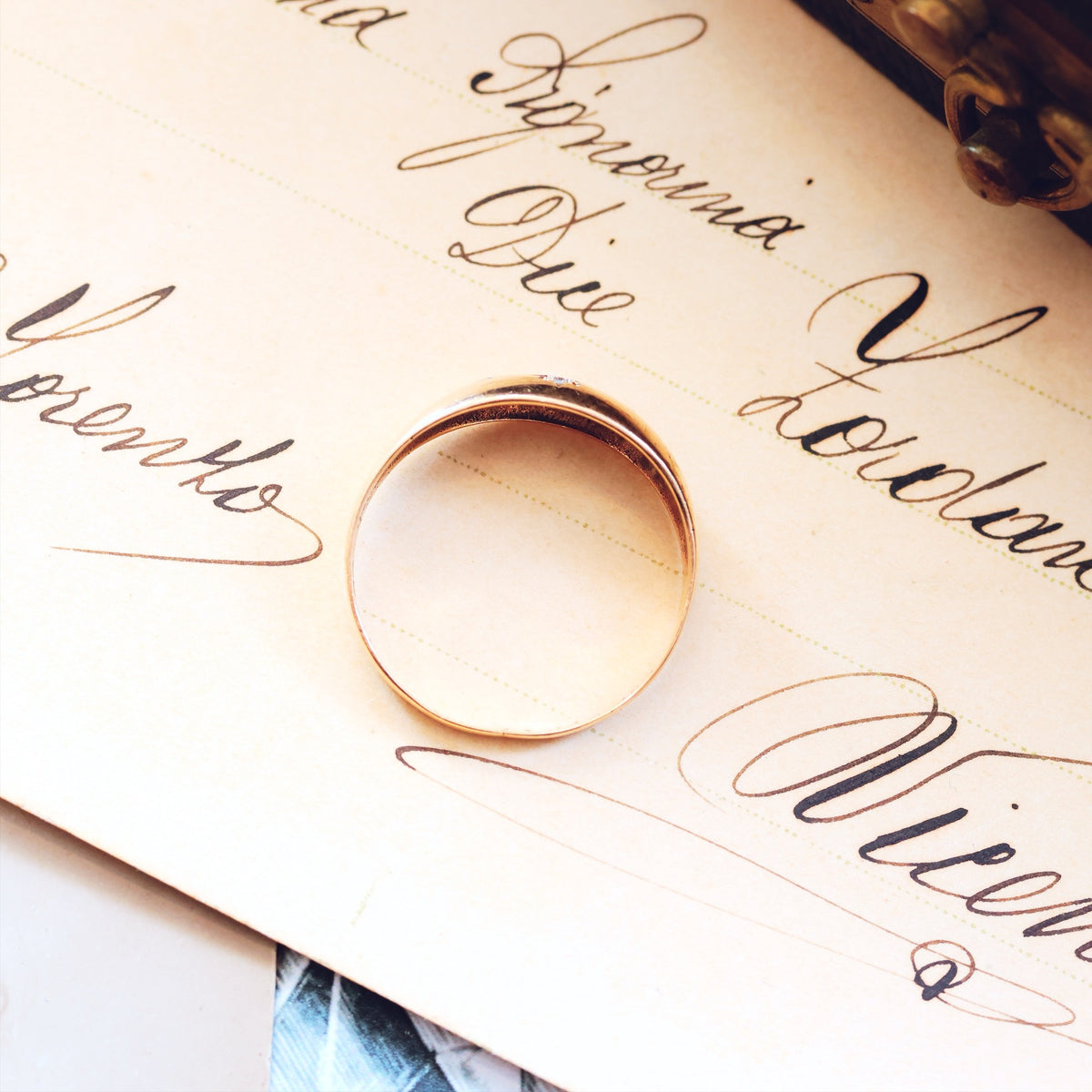 Date 1972 Diamond Stars Gypsy Style Band Ring