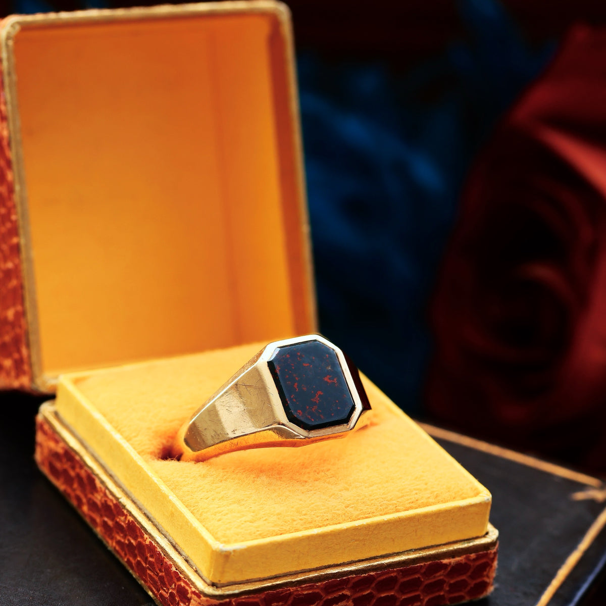 Striking Art Deco Date 1955 Bloodstone Signet Ring