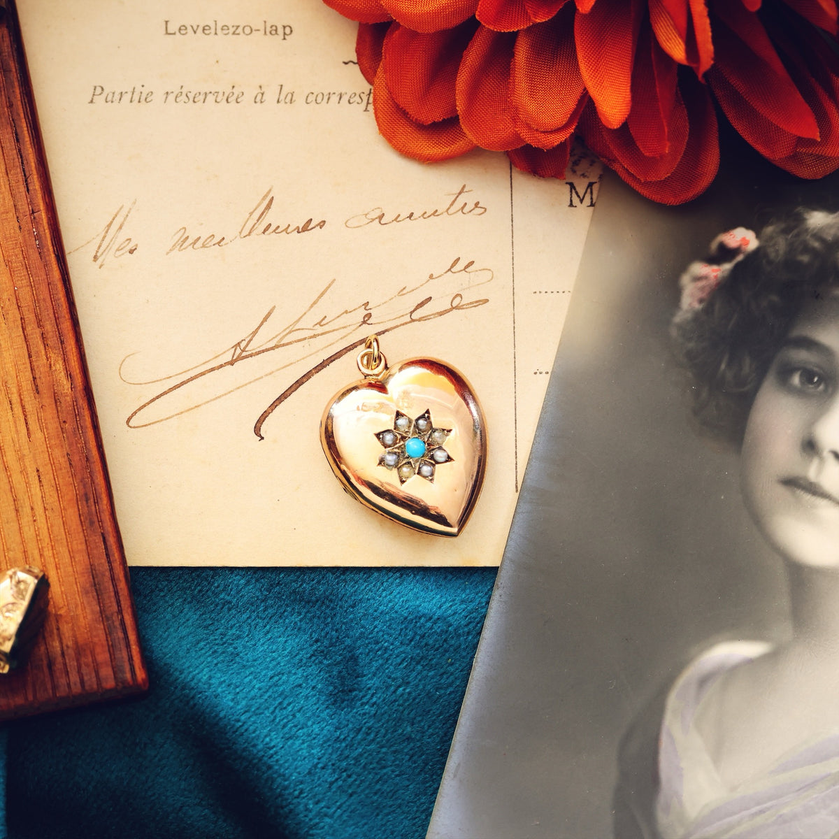 Antique 9ct Gold Forget-me-not Locket