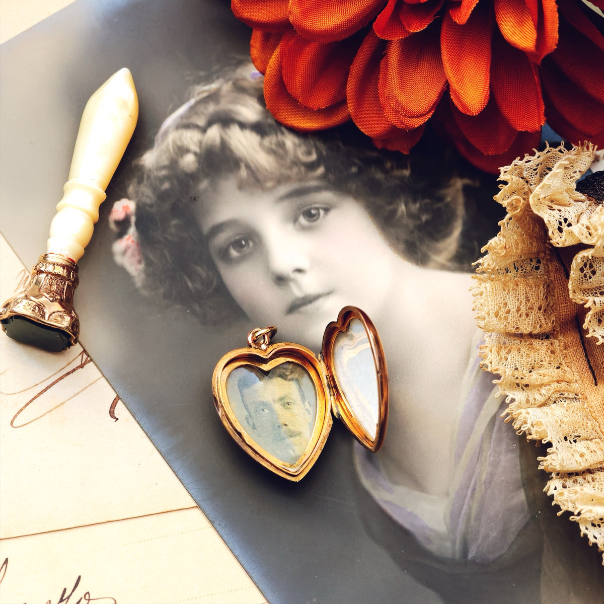 Antique 9ct Gold Forget-me-not Locket