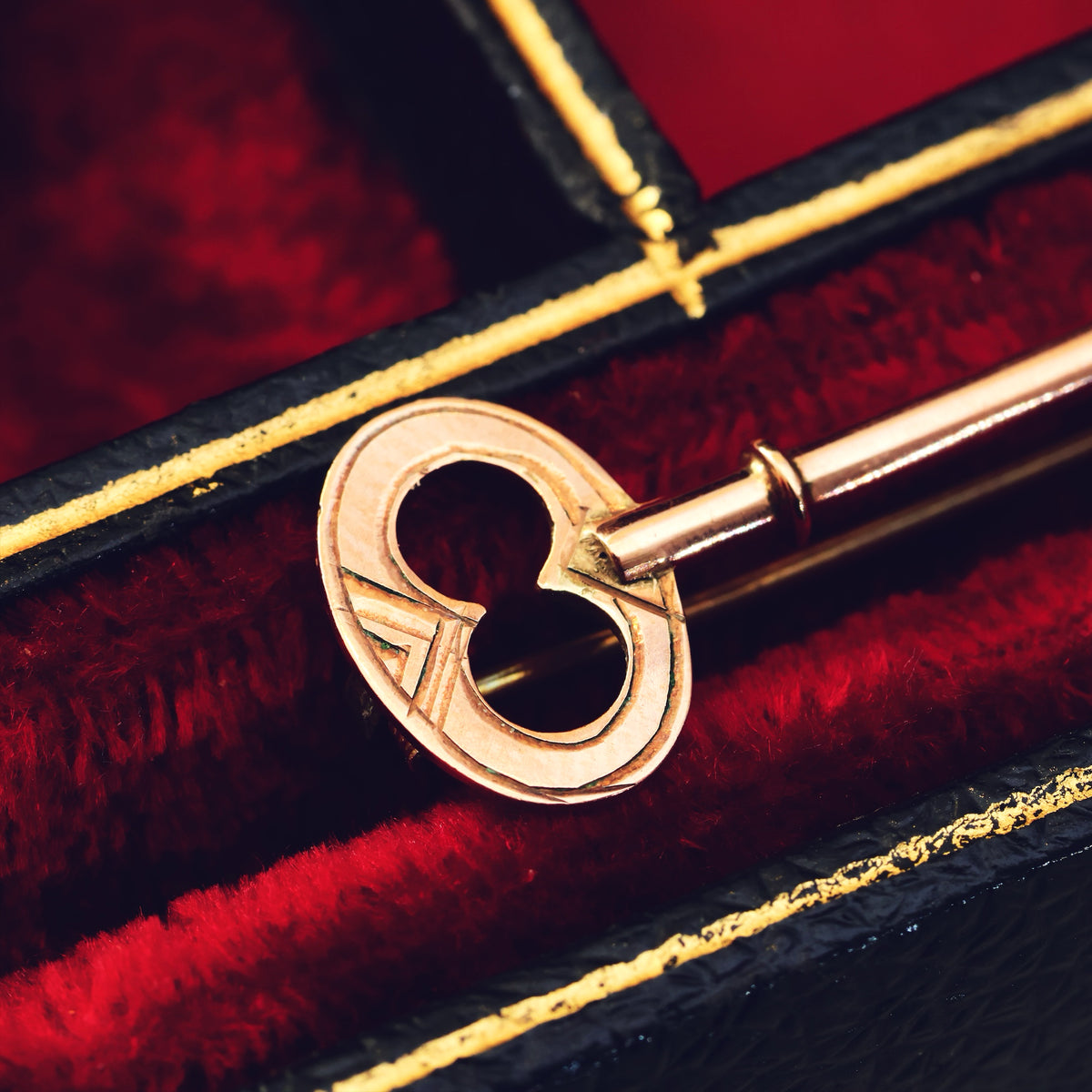 Antique Gold 'Key to my Heart' Brooch