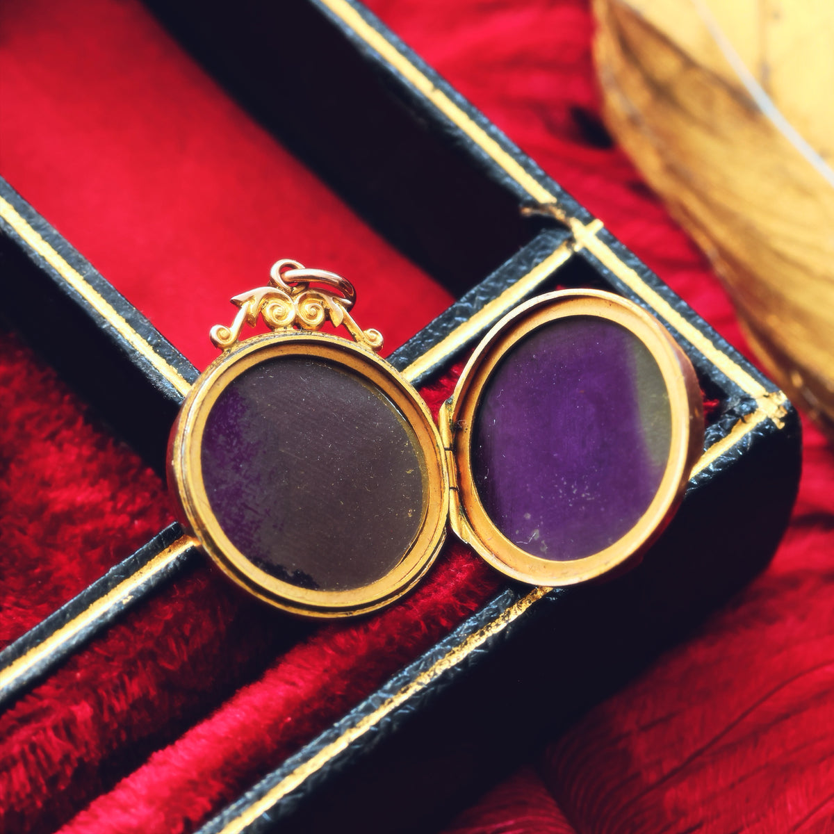 Antique 9ct Gold Fleur de Lys Locket