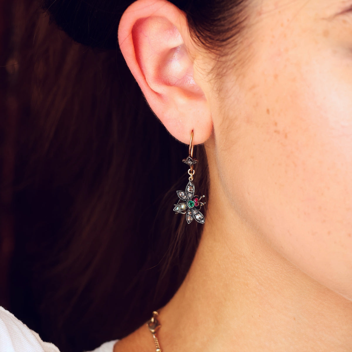 Adorable Vintage Victorian Style Bee Earrings