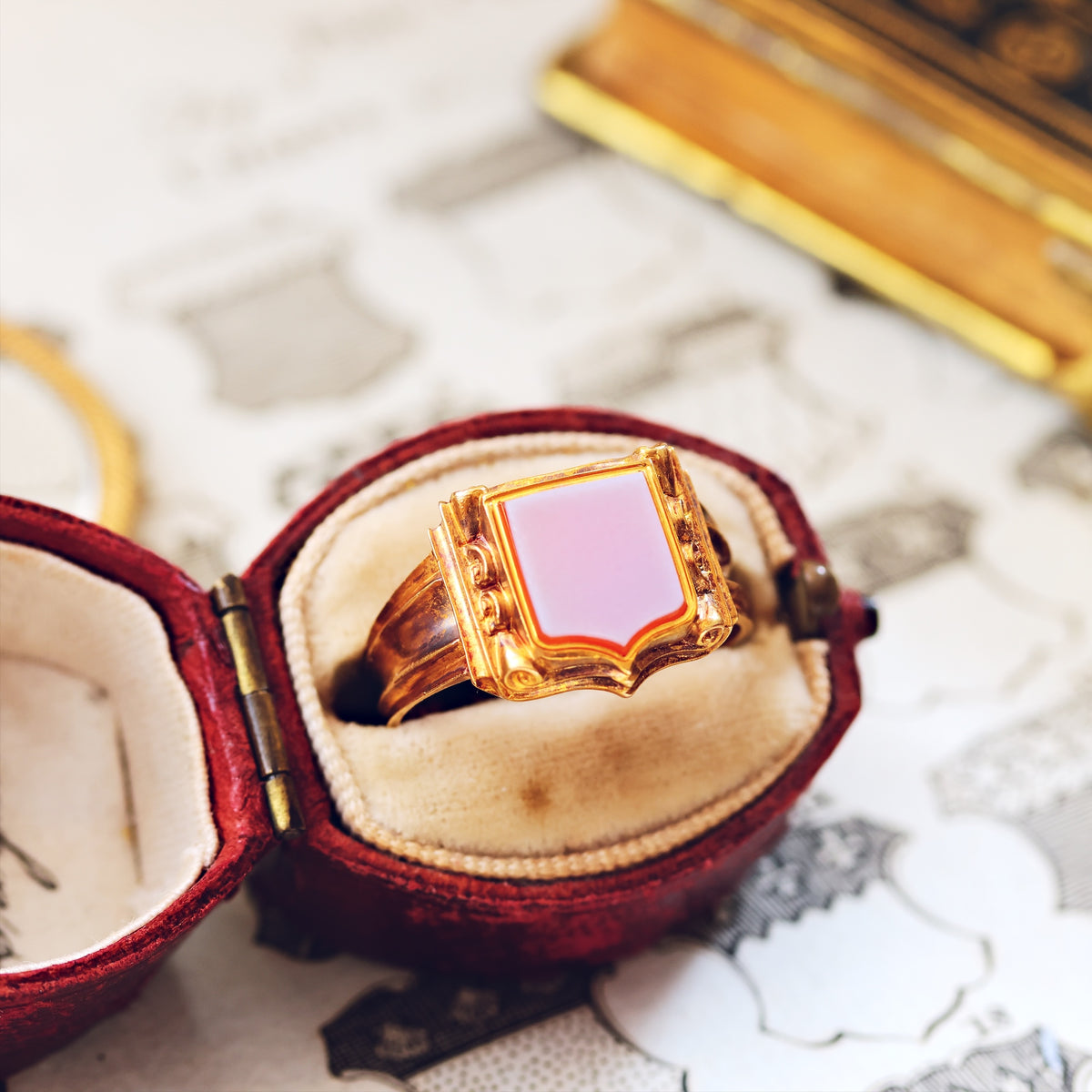 Noble Date 1868 18ct Gold Sardonyx Gent's Signet Ring