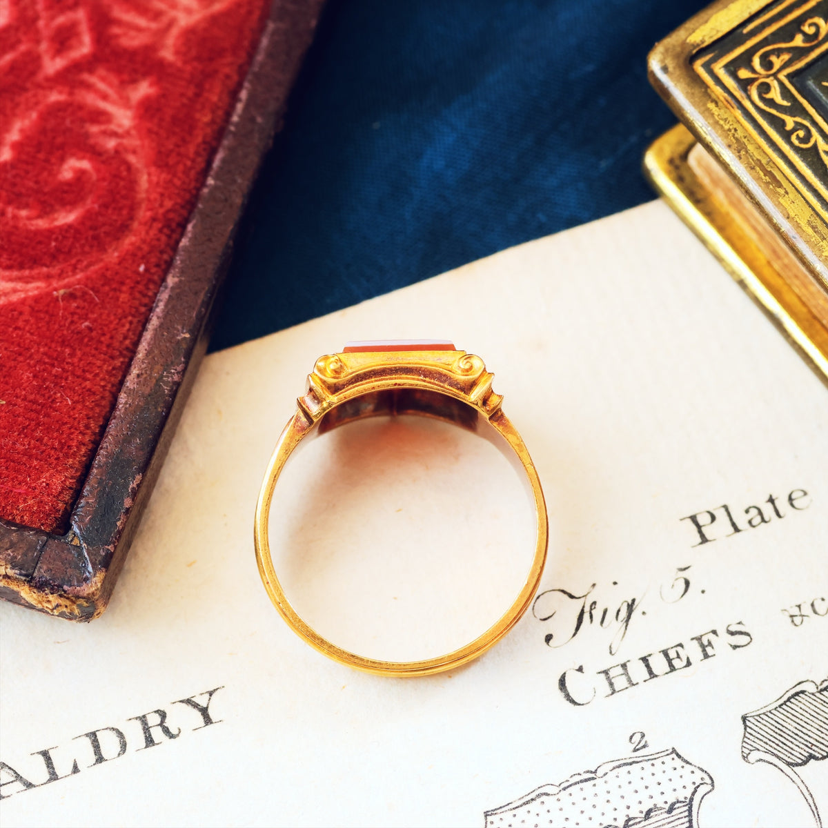 Noble Date 1868 18ct Gold Sardonyx Gent's Signet Ring