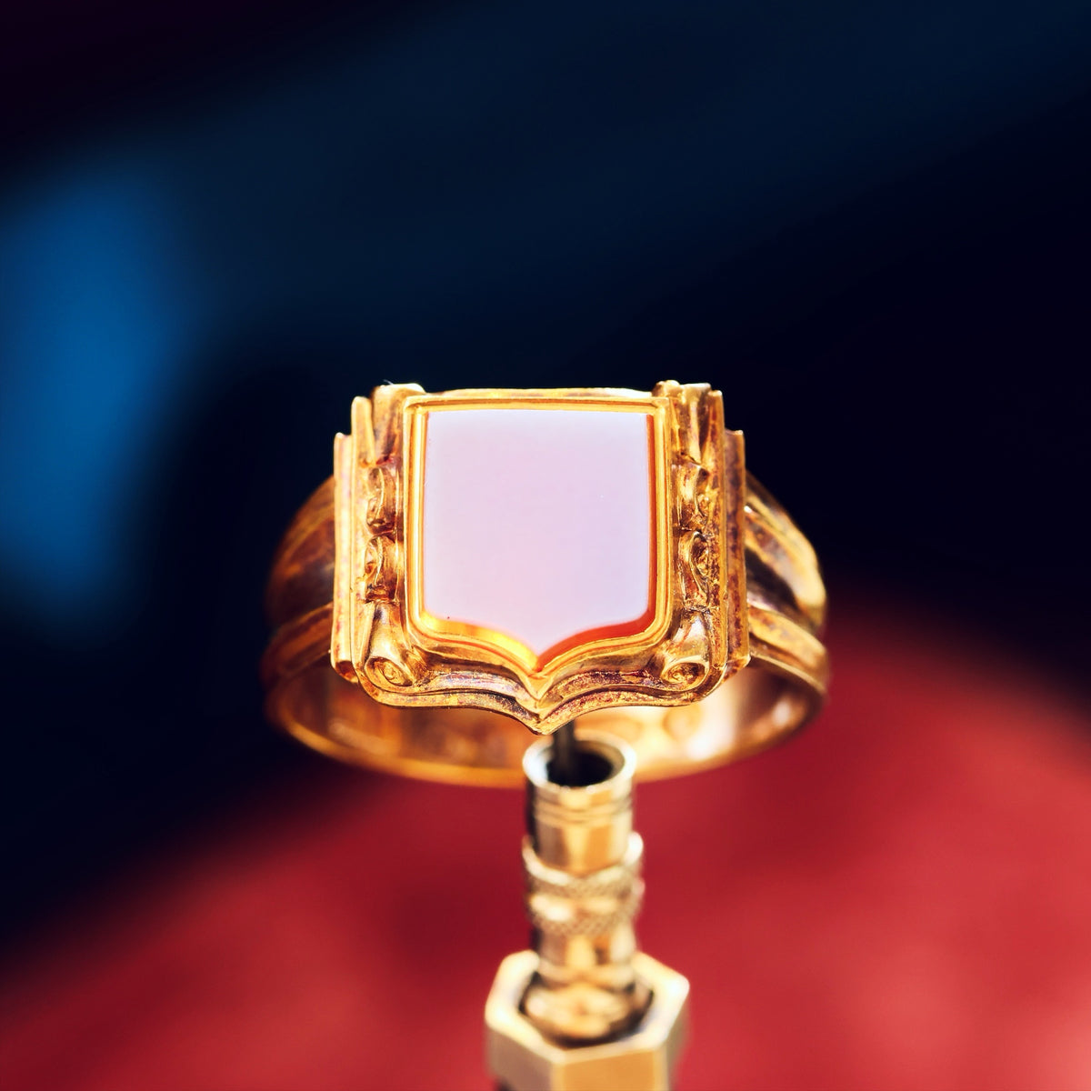 Noble Date 1868 18ct Gold Sardonyx Gent's Signet Ring