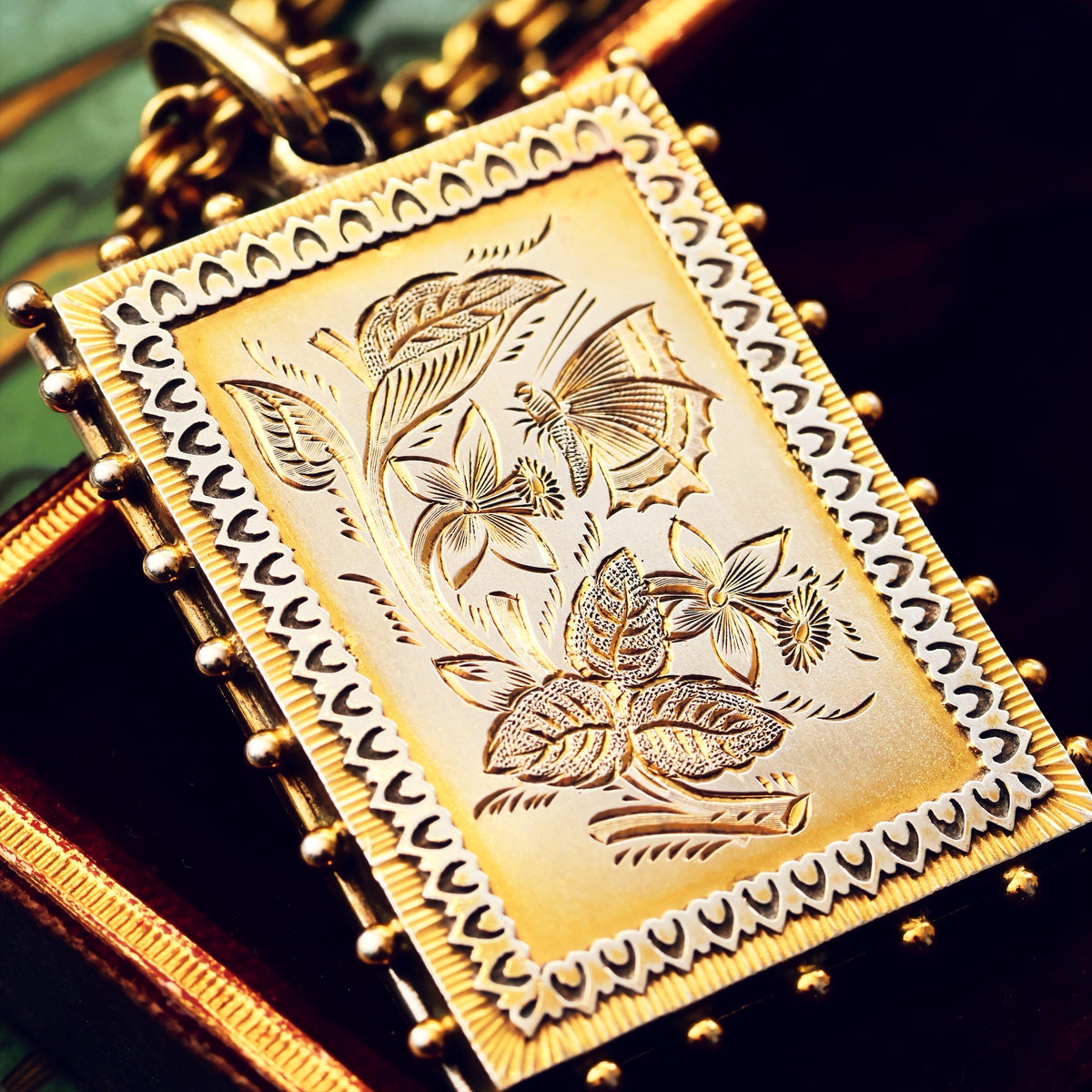 Finest Example! Antique Date 1880 Japonaiserie Locket