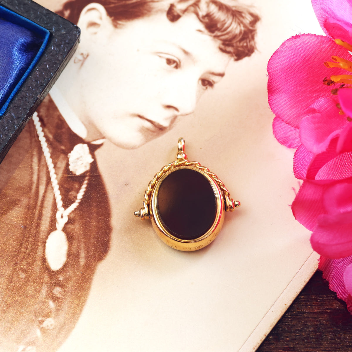 Date 1881 18ct Gold Heliotrope & Carnelian Swivel Fob