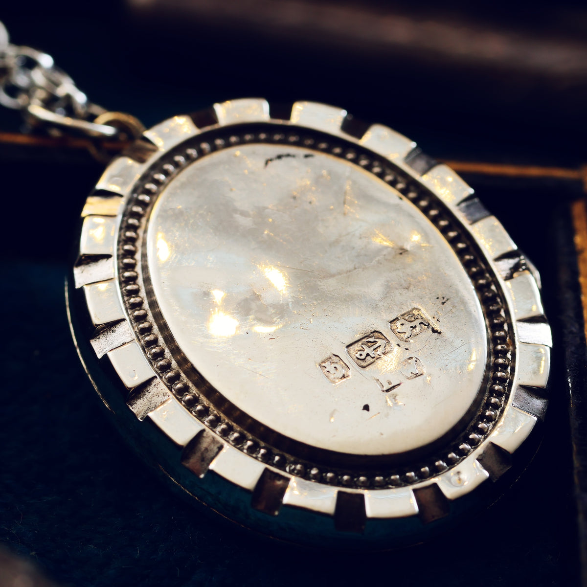 Date 1882 Silver 'Ties of Love' Ivy Locket