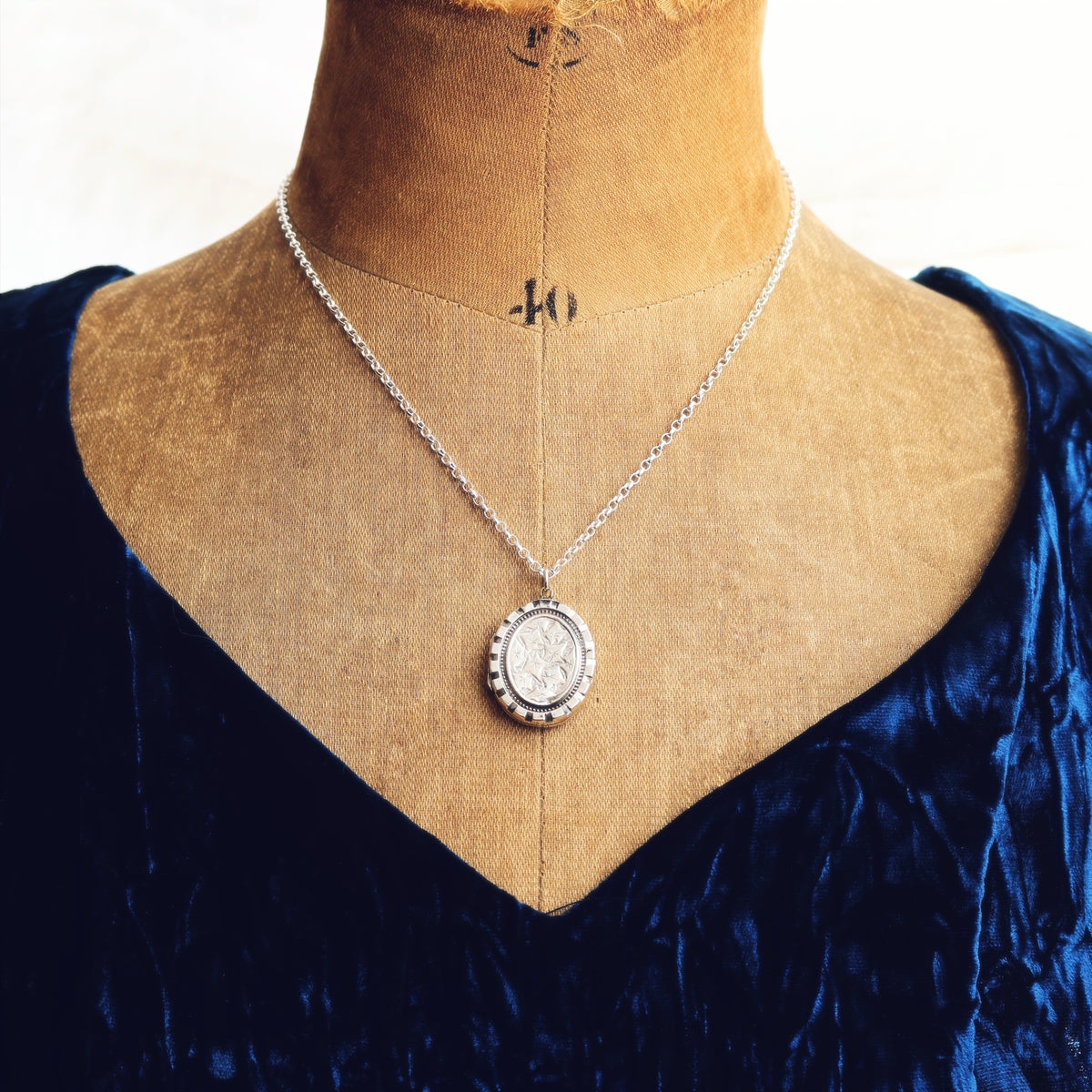 Date 1882 Silver 'Ties of Love' Ivy Locket