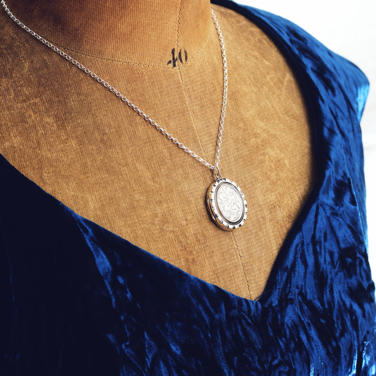 Date 1882 Silver 'Ties of Love' Ivy Locket