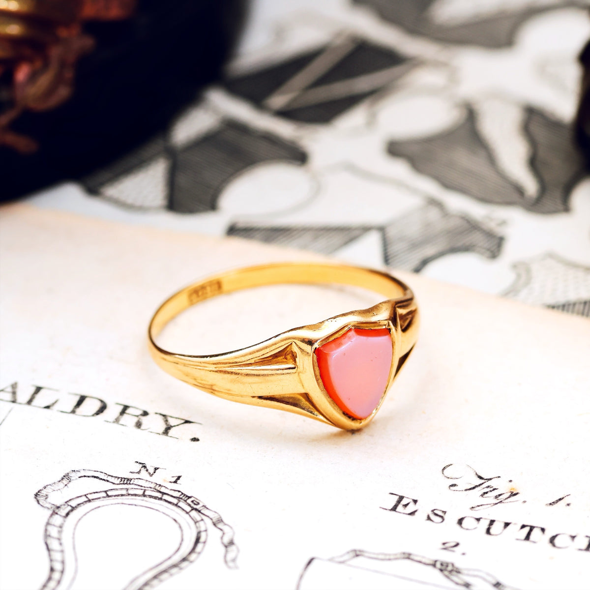 Antique Date 1890 18ct Gold Shield Sardonyx Signet Ring