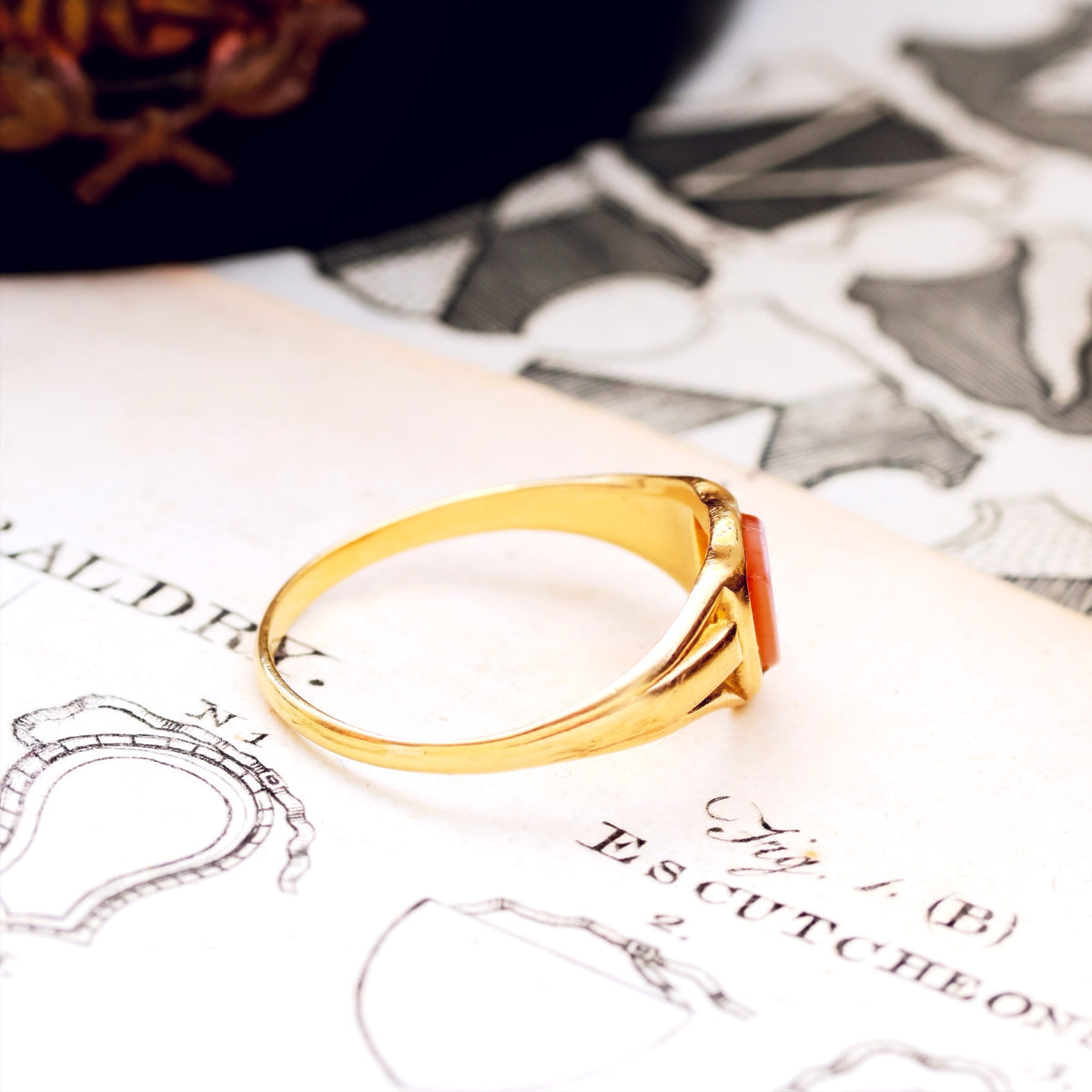Date 1890 18ct Gold Shield Sardonyx Signet Ring