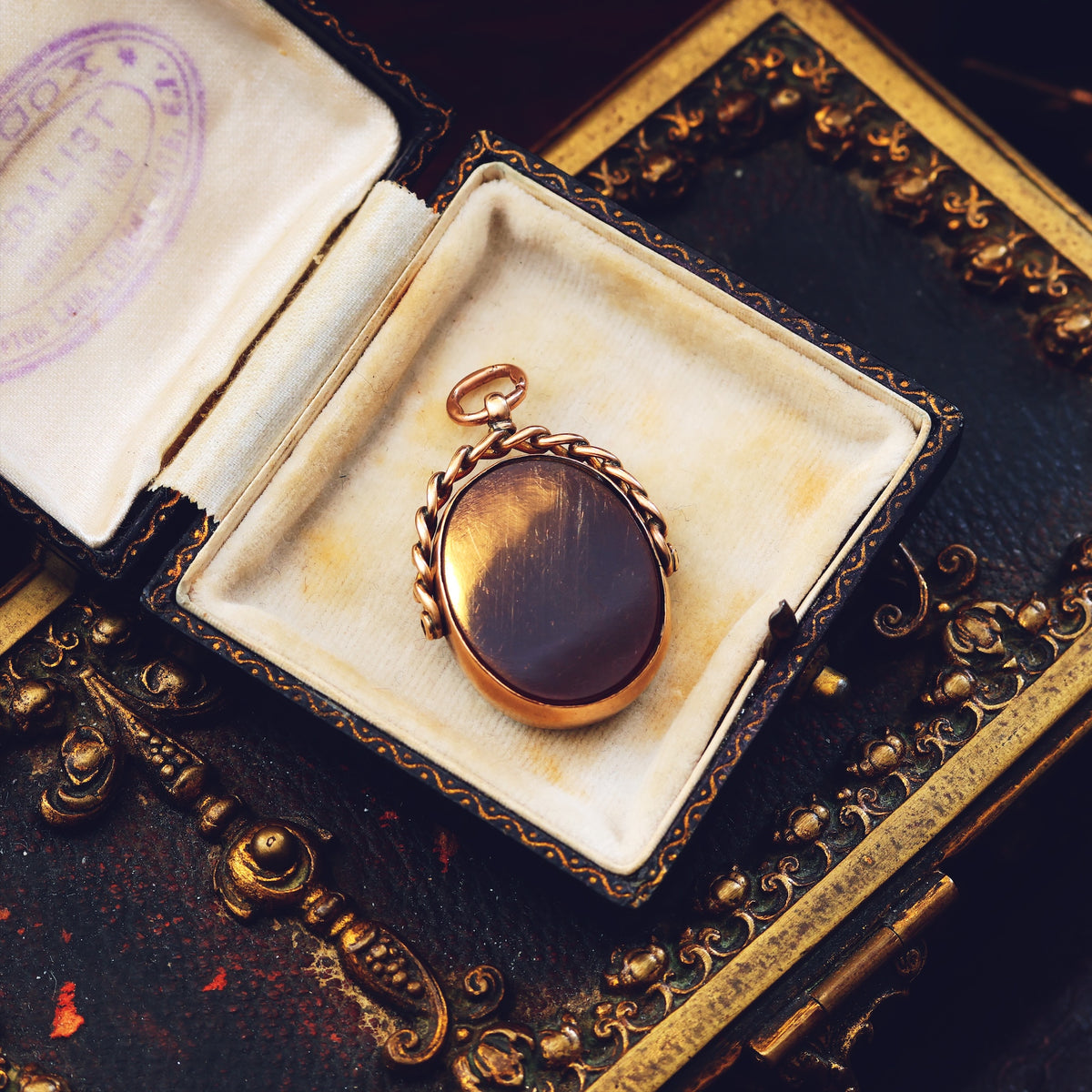 Date 1896 9ct Gold Heliotrope & Carnelian Swivel Fob