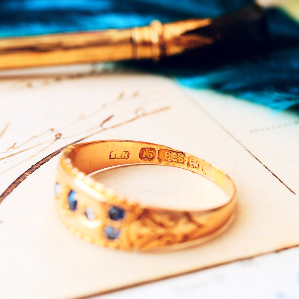 Sweet Date 1900 Sapphire & Diamond Gypsy Ring