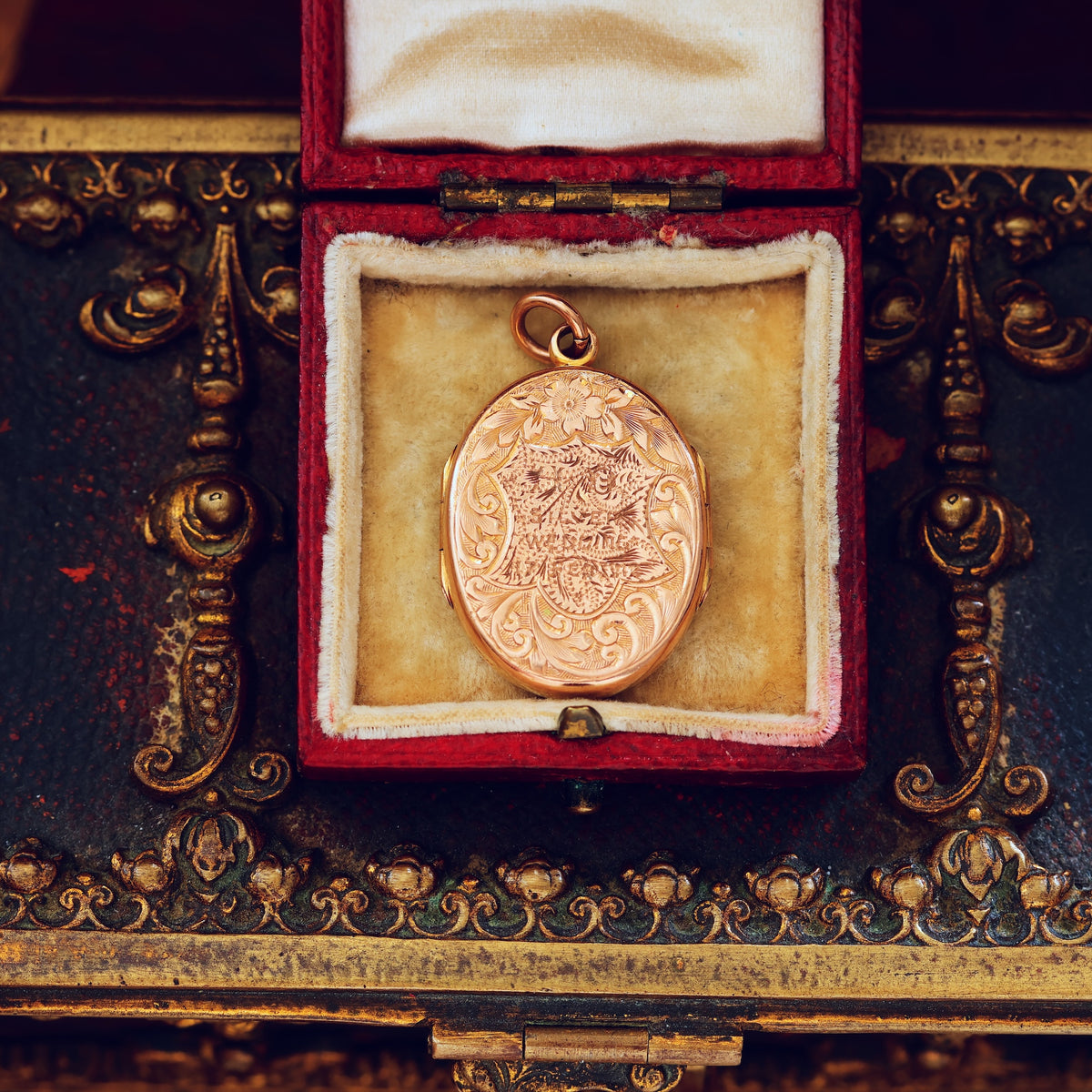 Date 1911 'Roses for LOVE' Gold Family Locket