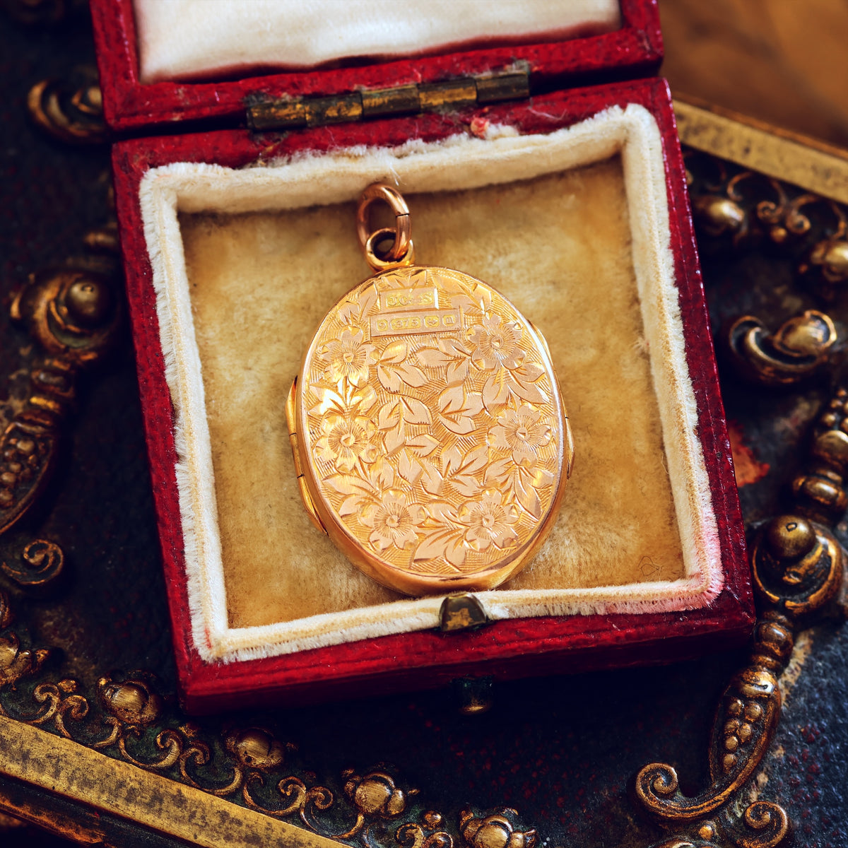 Date 1911 'Roses for LOVE' Gold Family Locket