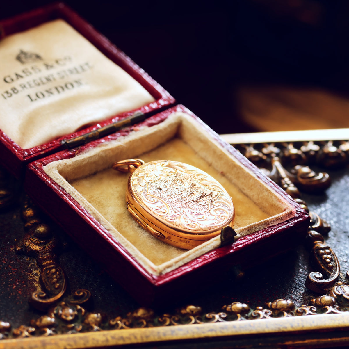 Date 1911 'Roses for LOVE' Gold Family Locket