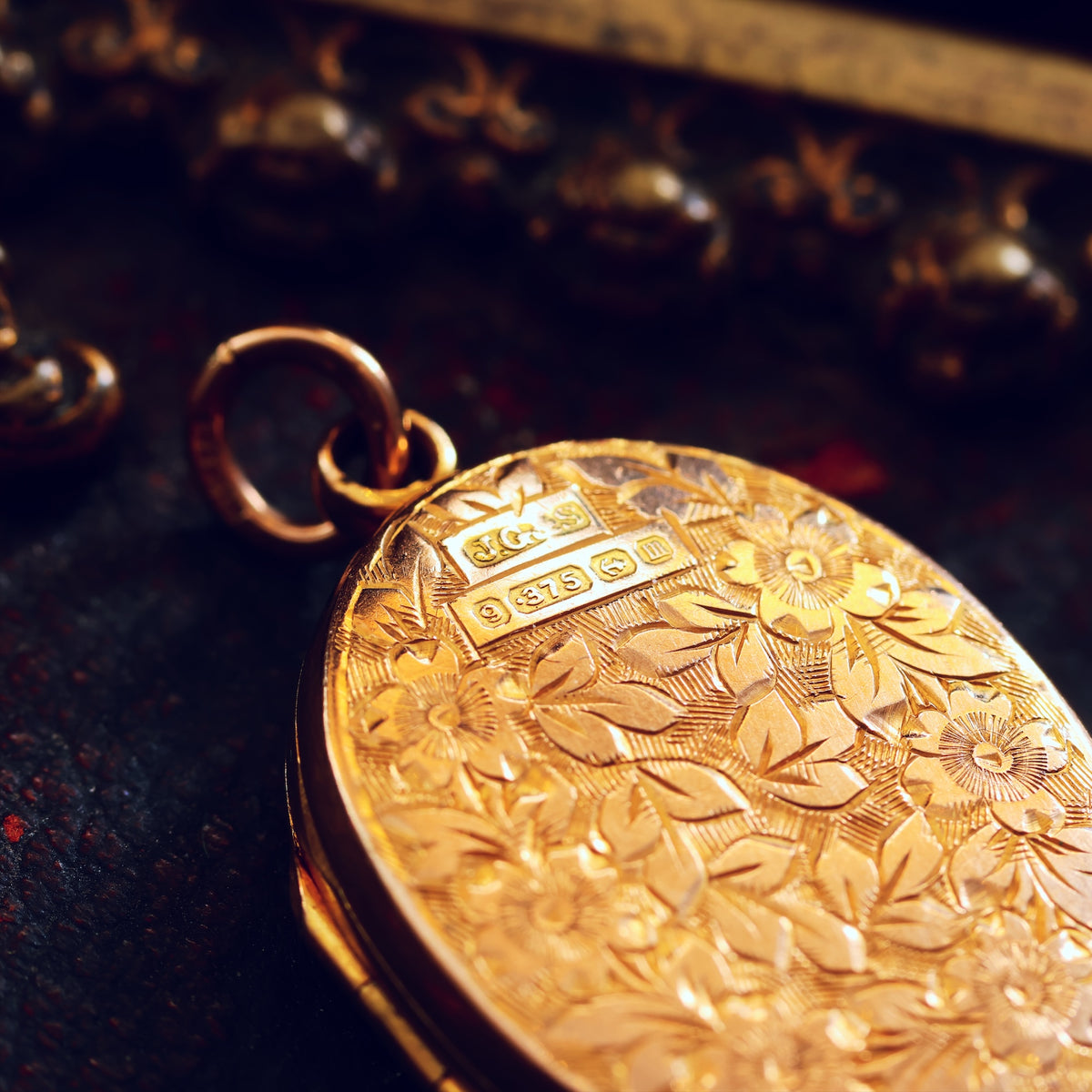 Date 1911 'Roses for LOVE' Gold Family Locket