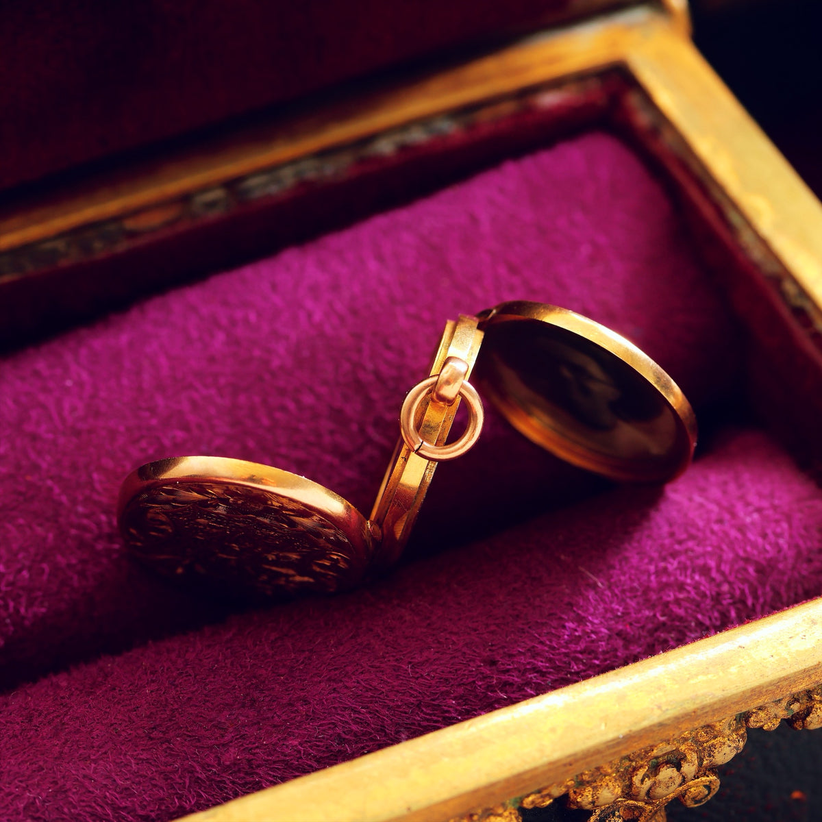 Date 1911 'Roses for LOVE' Gold Family Locket