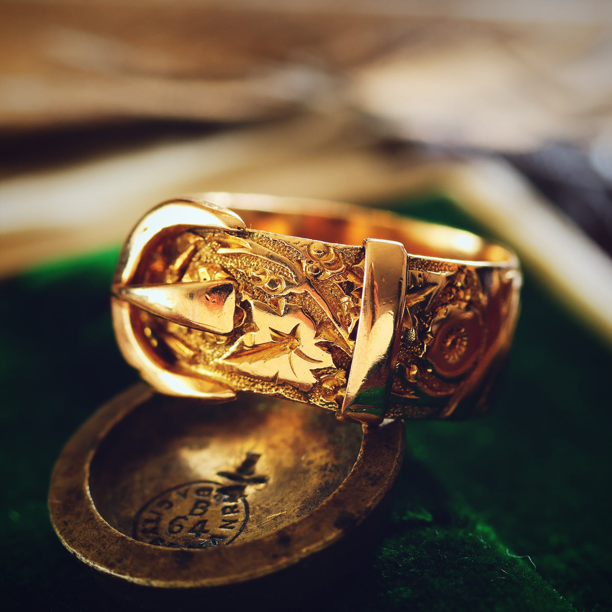 Antique Date 1914 18ct Gold 'Fidelity' Buckle Wedding Ring